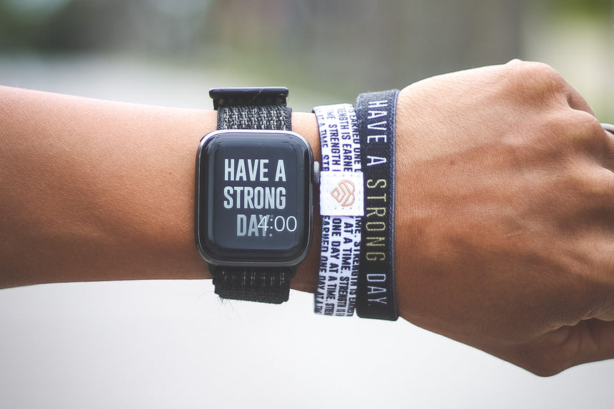 HAVE A STRONG DAY. | MENTAL HEALTH | (BLACK) REVERSIBLE WRISTBAND - LOVE, ANXIETY, DEPRESSION - HAVE A STRONG DAY. 